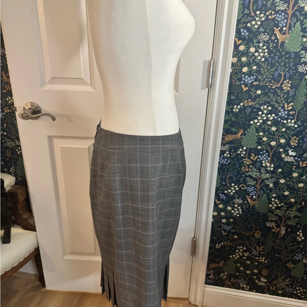 Tahari Gray and Pink Plaid A-Line Skirt​ - Picture 3 of 5